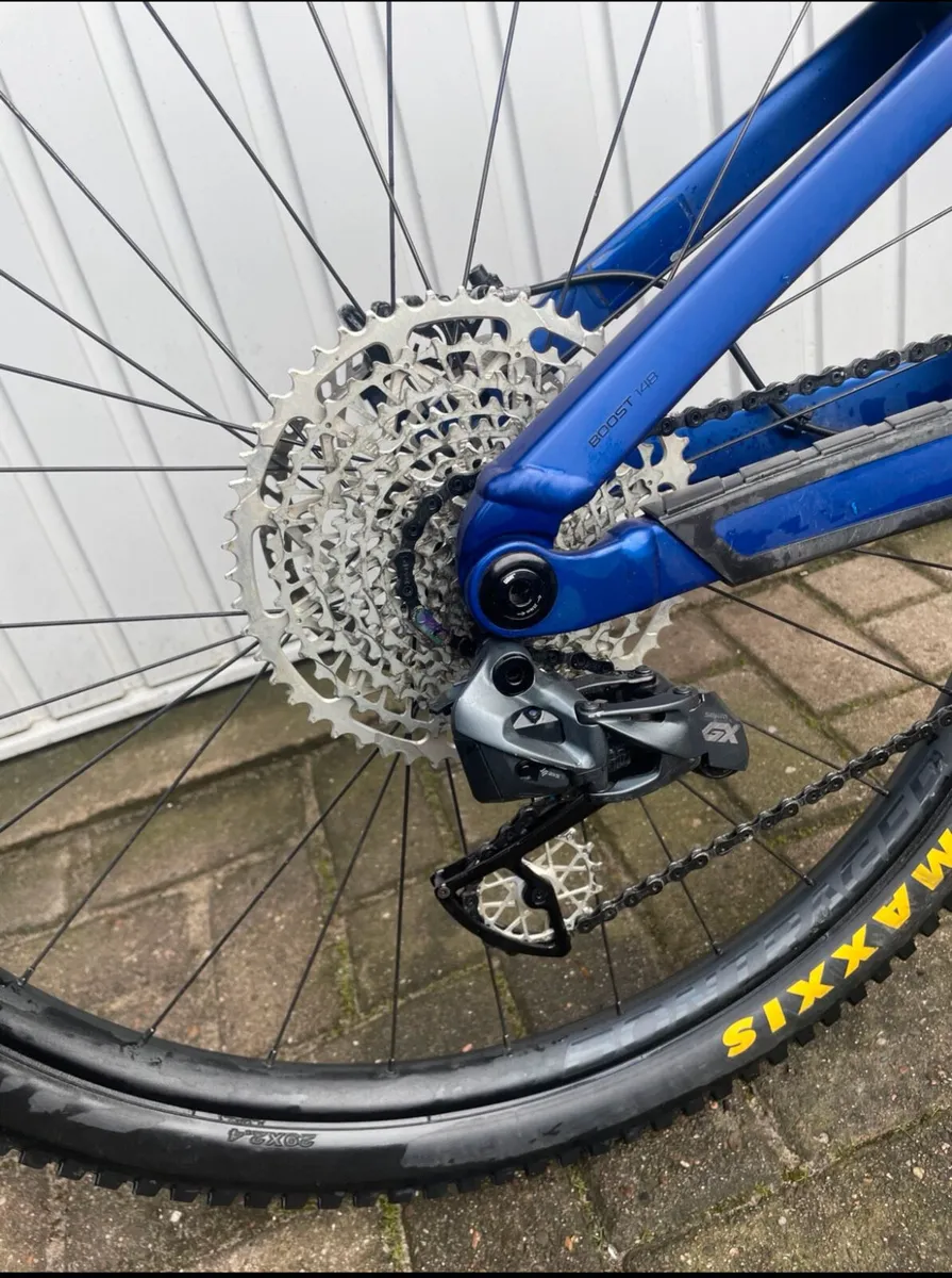 Trek Slash 8 Gen 5 M/L - Image 3