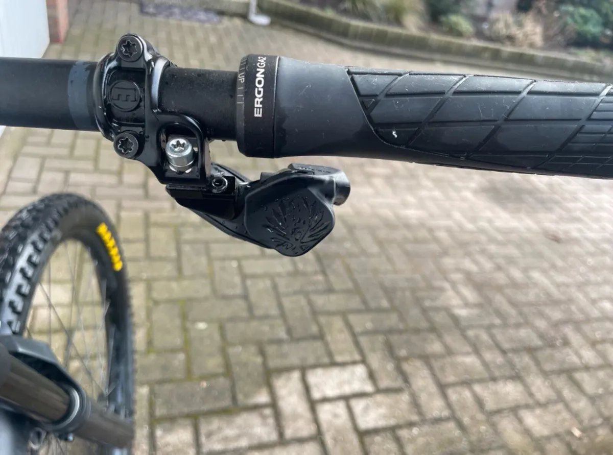 Trek Slash 8 Gen 5 M/L - Image 4