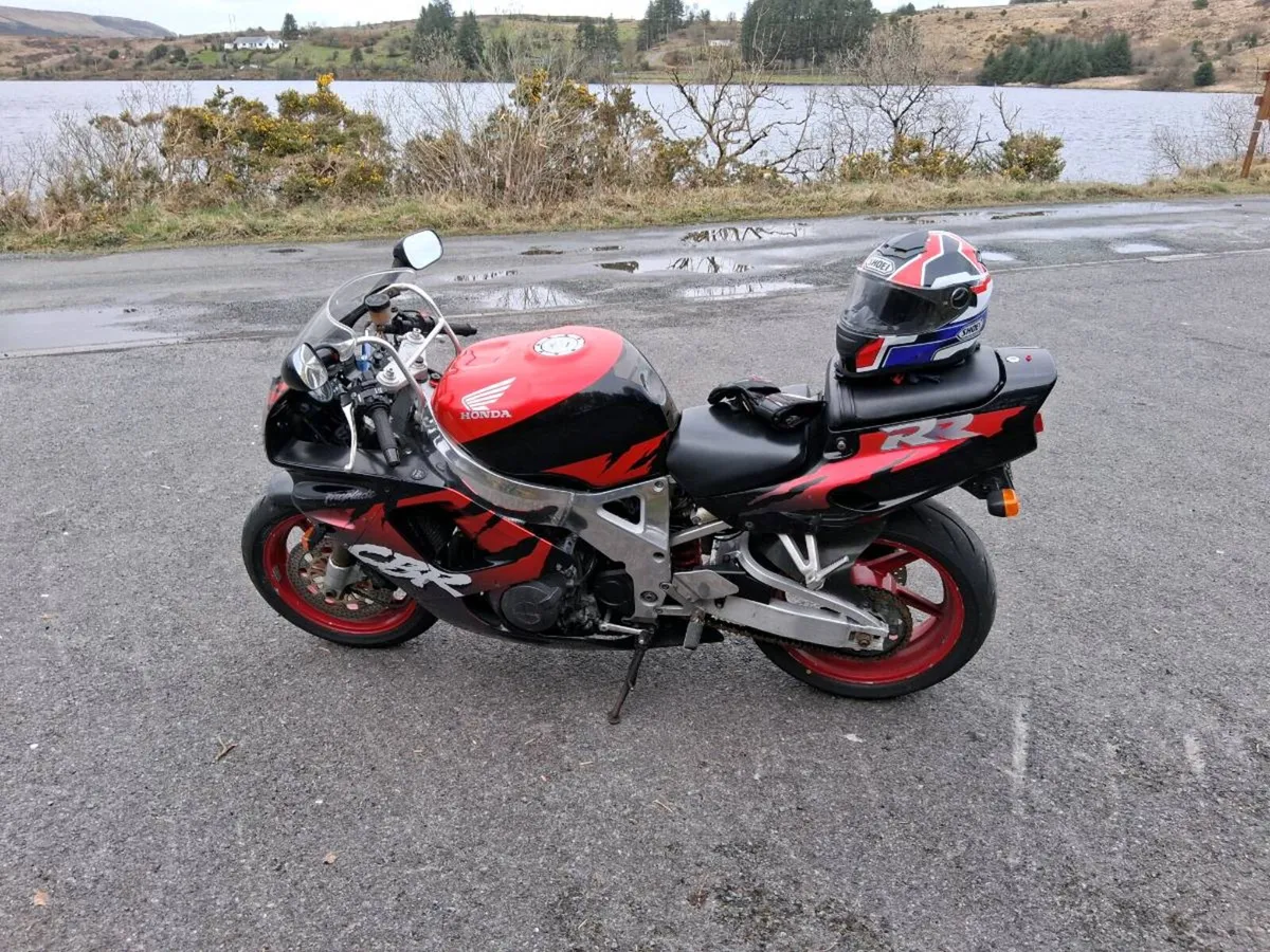 93 Honda Fireblade - Image 2
