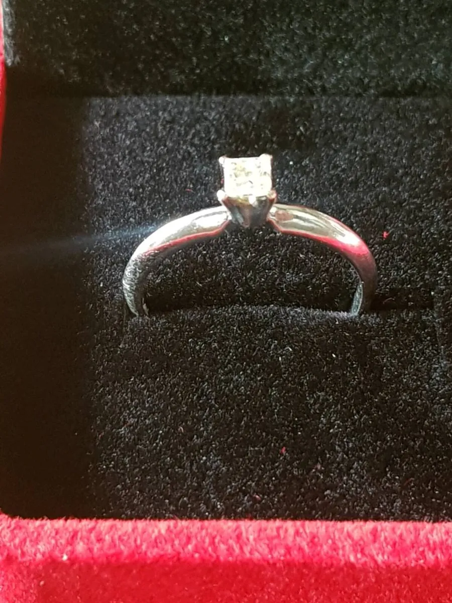14ct white gold diamond  solitaire - Image 1