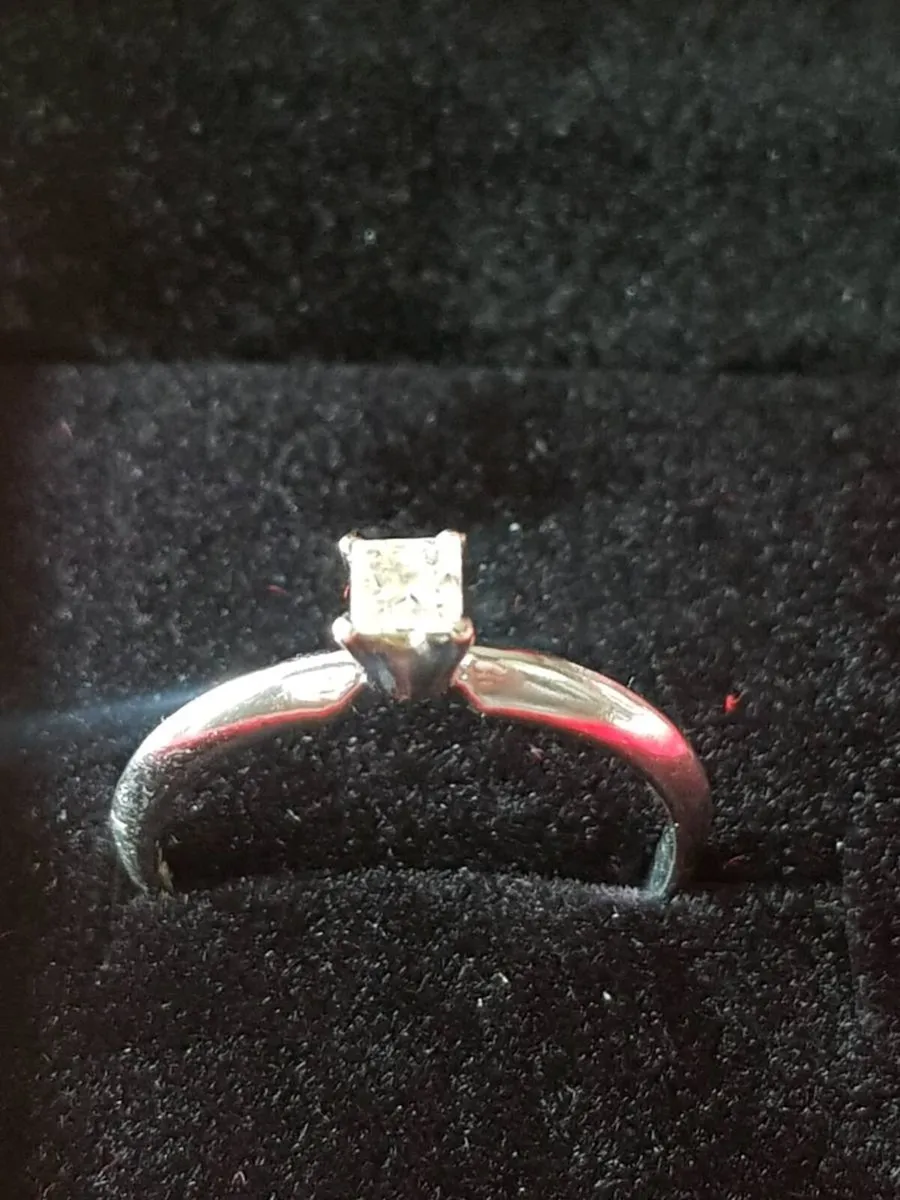 14ct white gold diamond  solitaire - Image 4