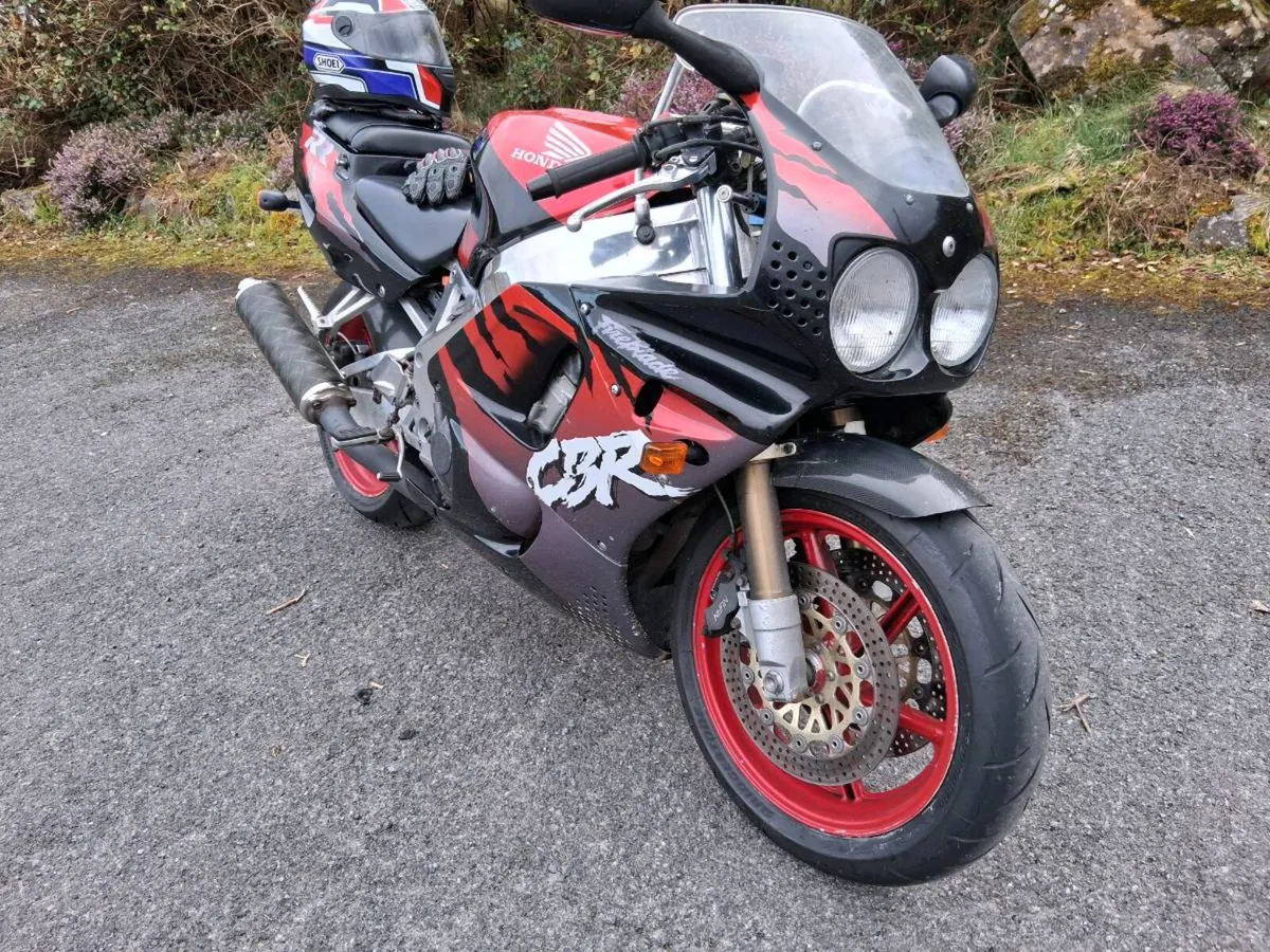 93 Honda Fireblade - Image 3