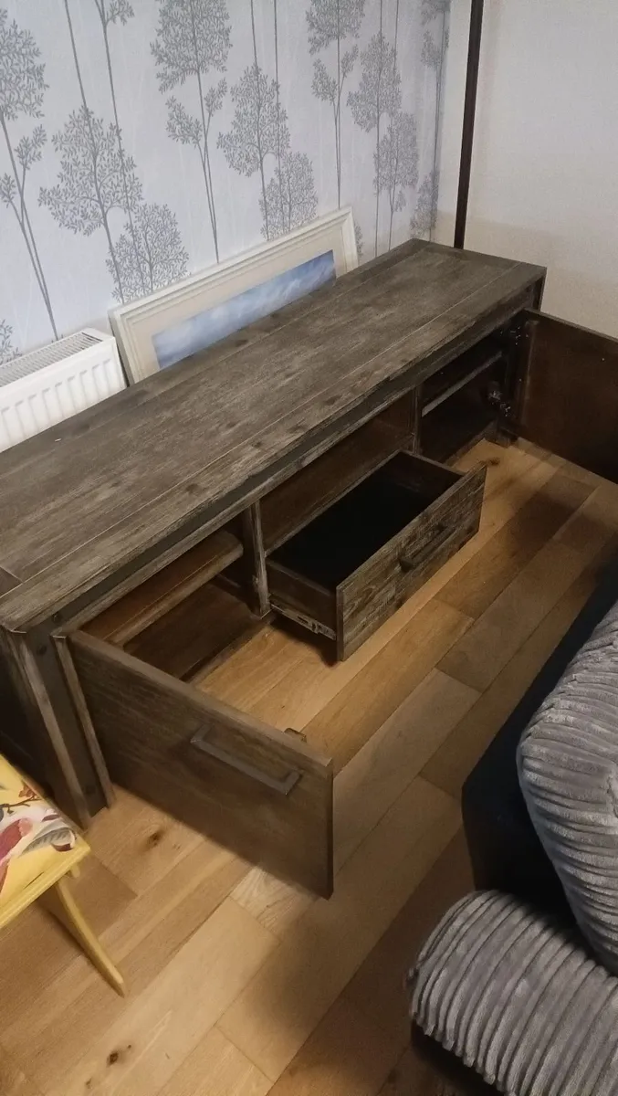 TV Unit - Image 3
