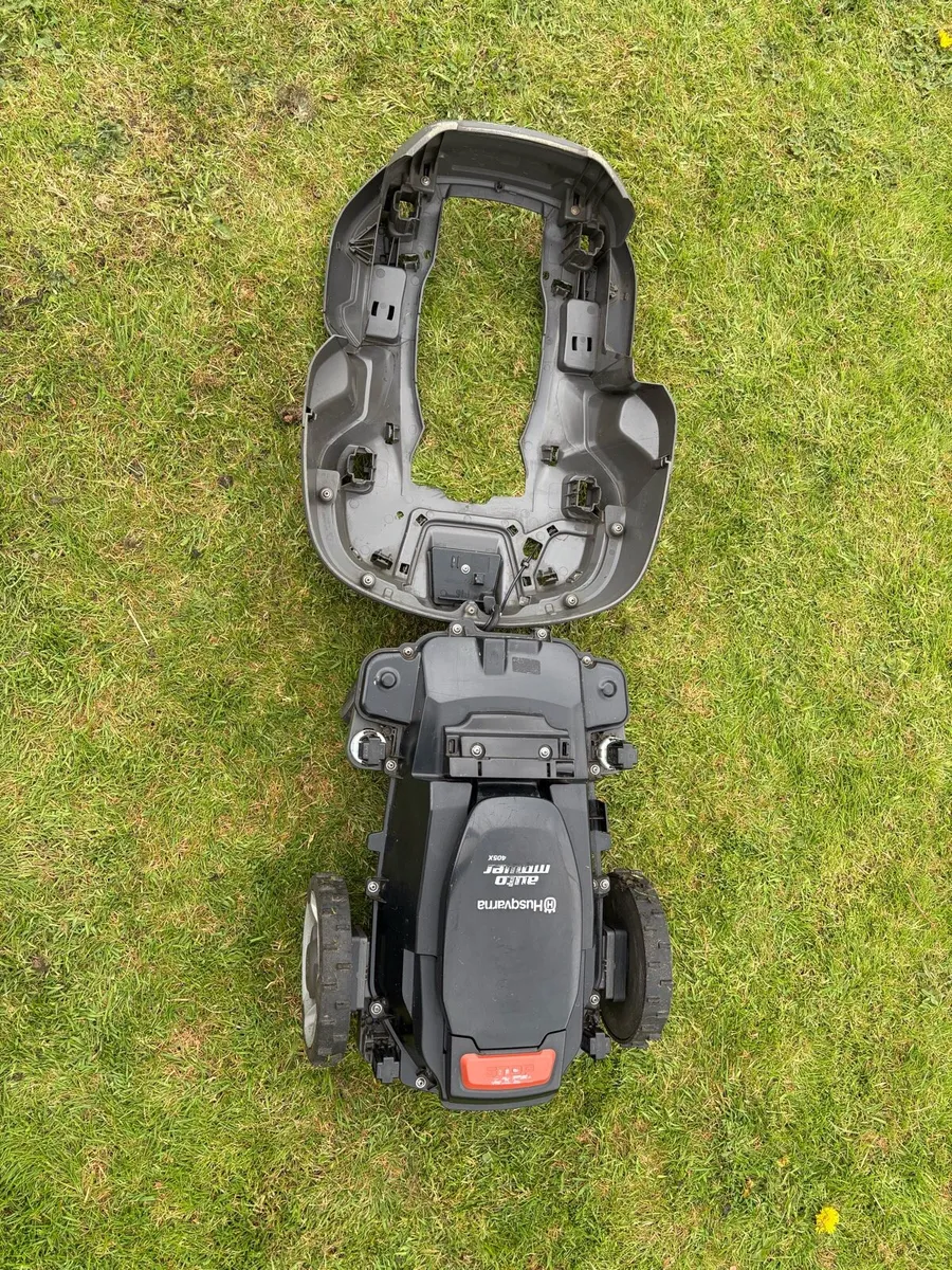Husqvarna Automower 405x and charging station - Image 4