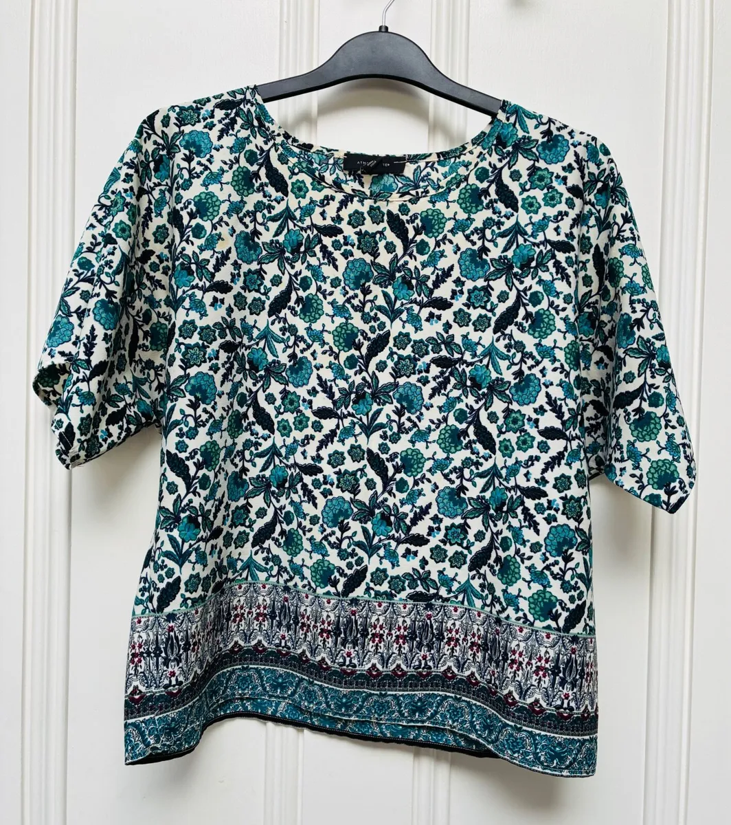 Ladies short-sleeved top: Size 6-8 - Image 2