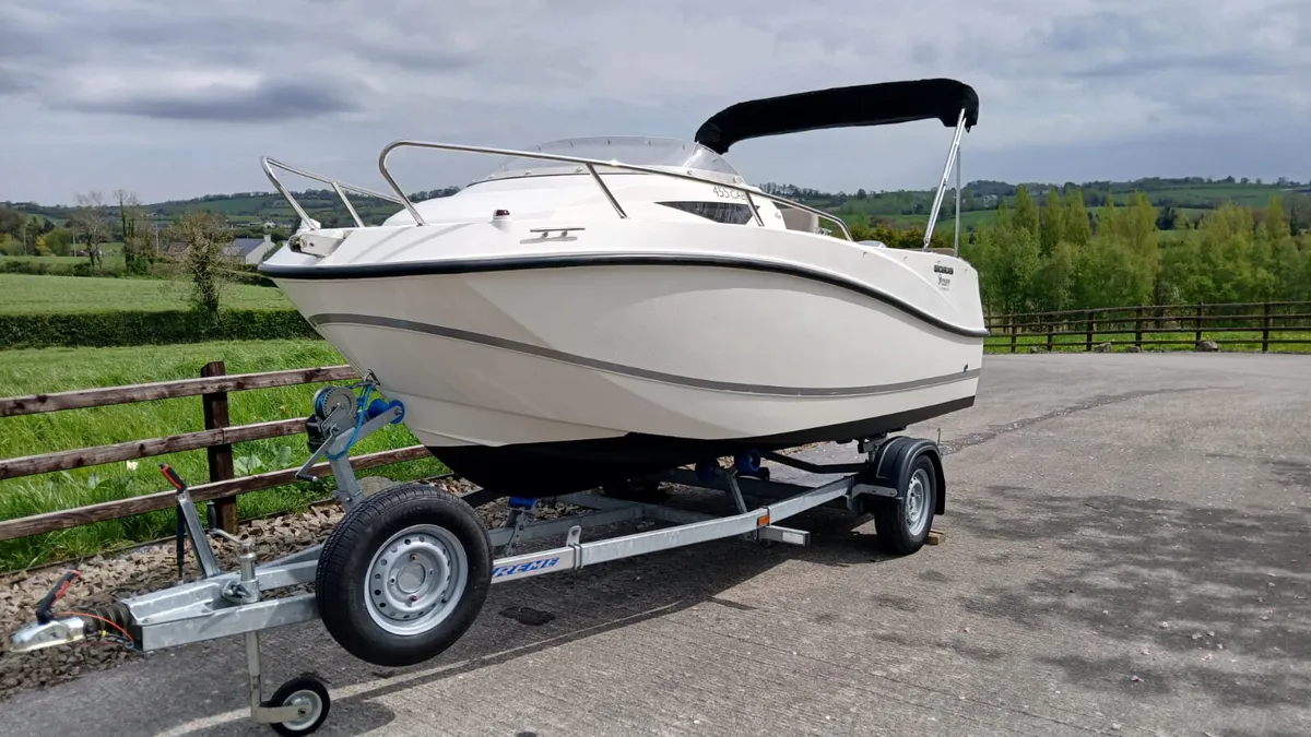2016 Quicksilver 455 cabin boat - Image 3