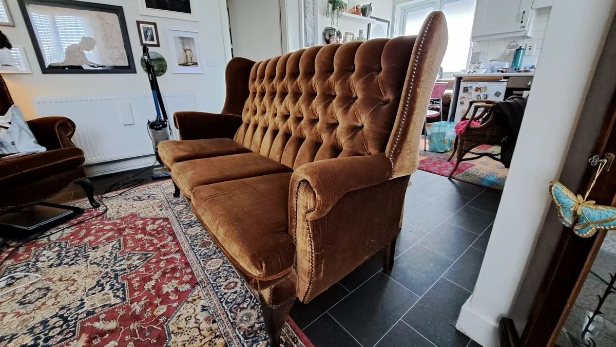 Queen Anne style 3 seat sofa - Image 3