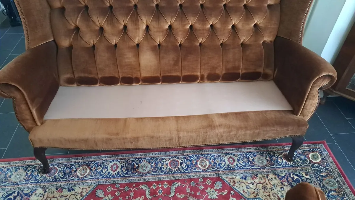 Queen Anne style 3 seat sofa - Image 4