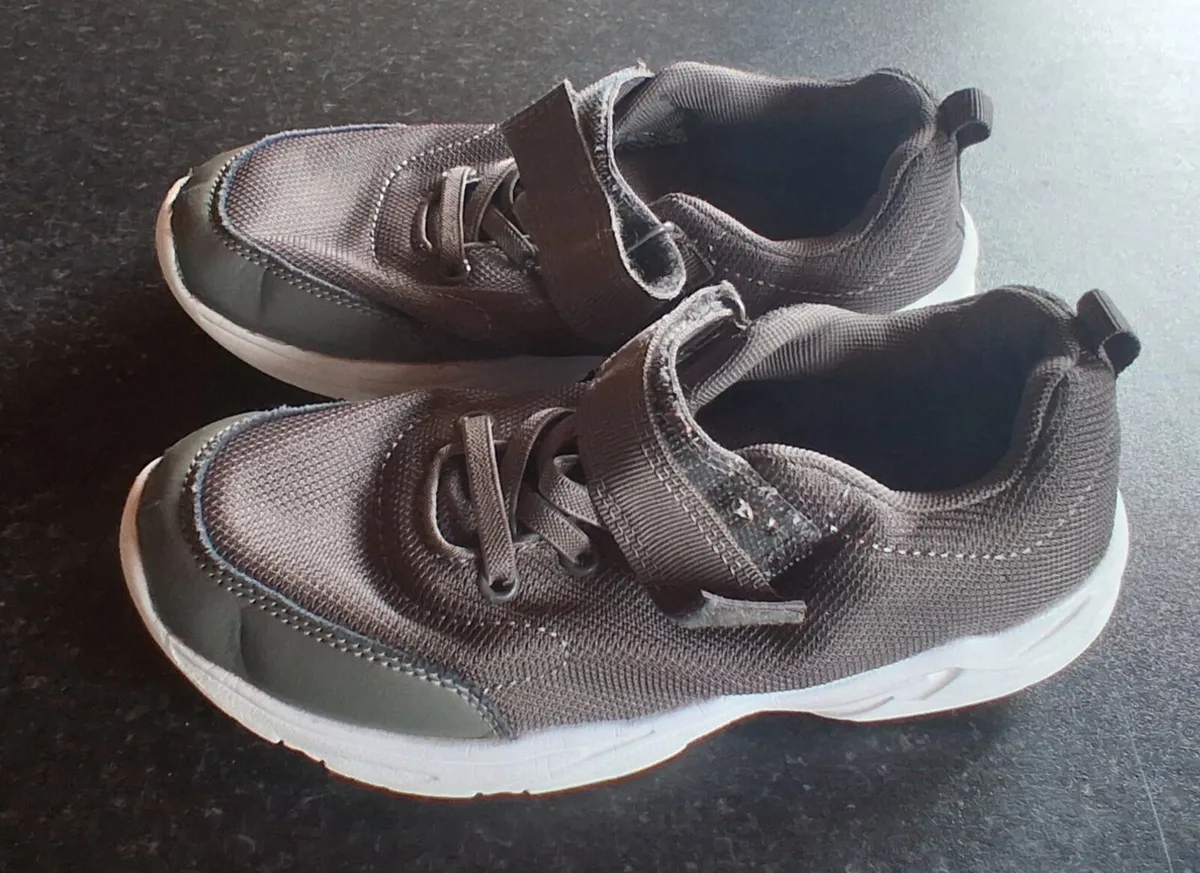 Boys Shoes (size 2) - Image 4