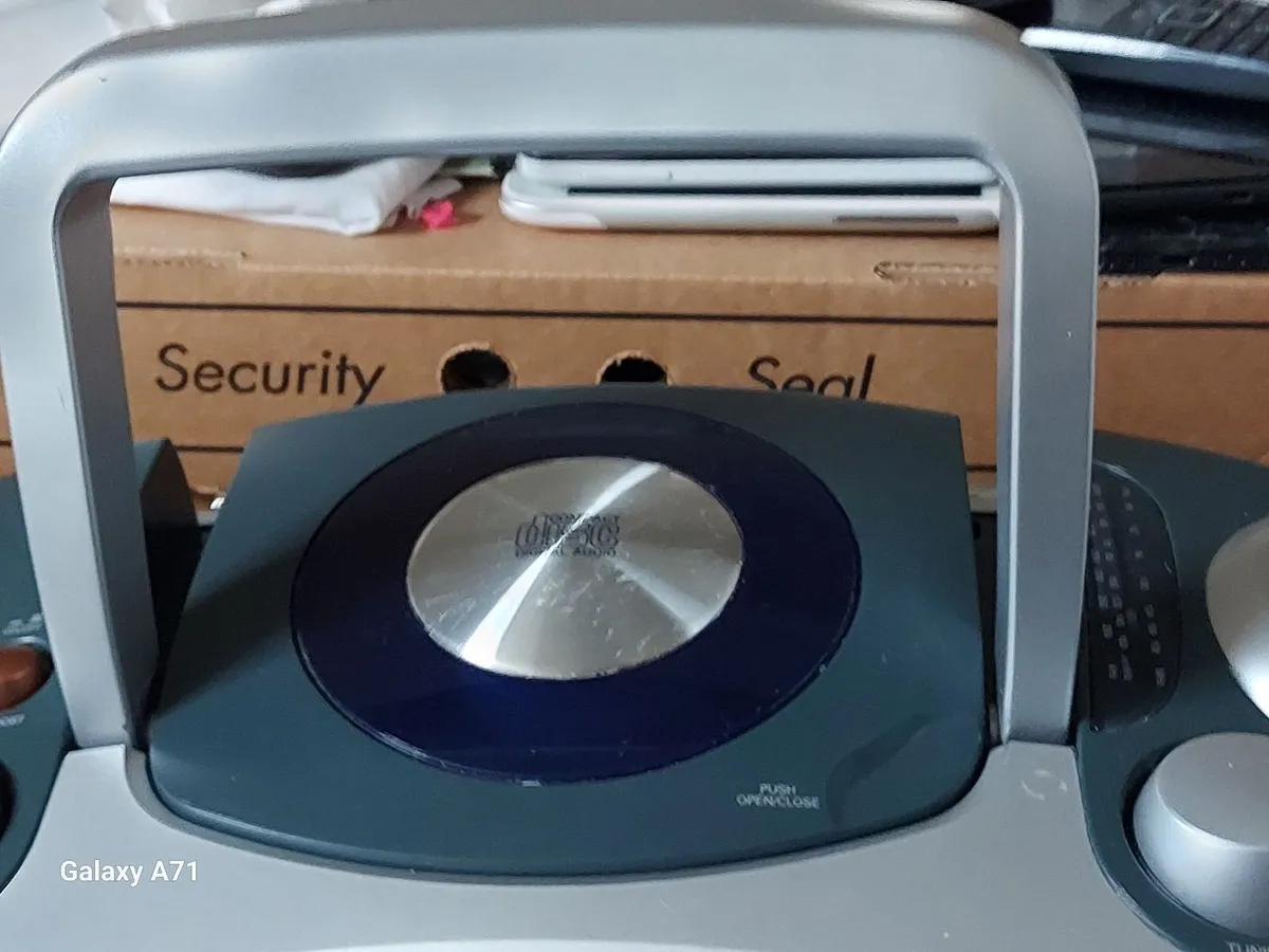 Hitachi Portable Stereo Boombox, Model CX-40E - Image 3
