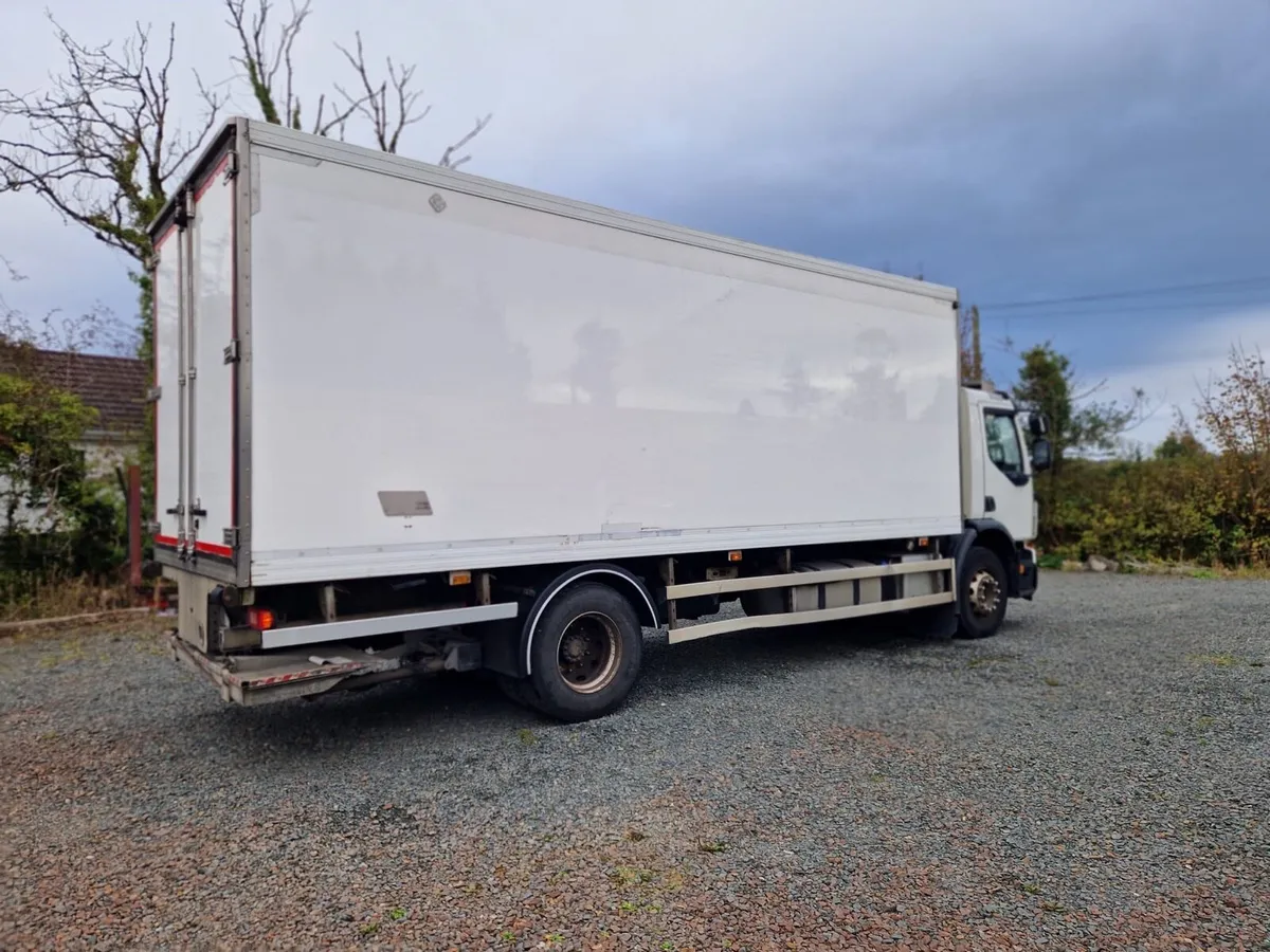 141 Volvo - Image 4