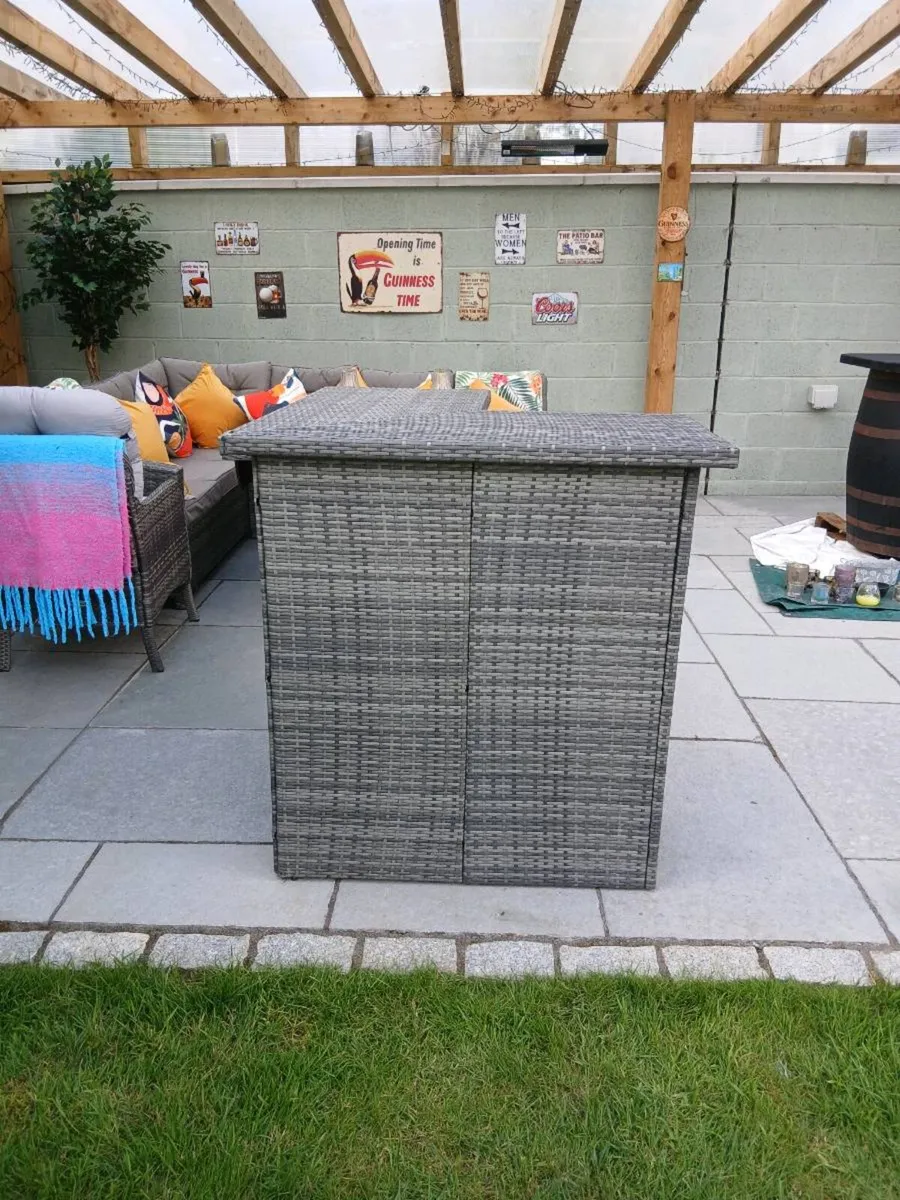 Ratten bar - Image 1
