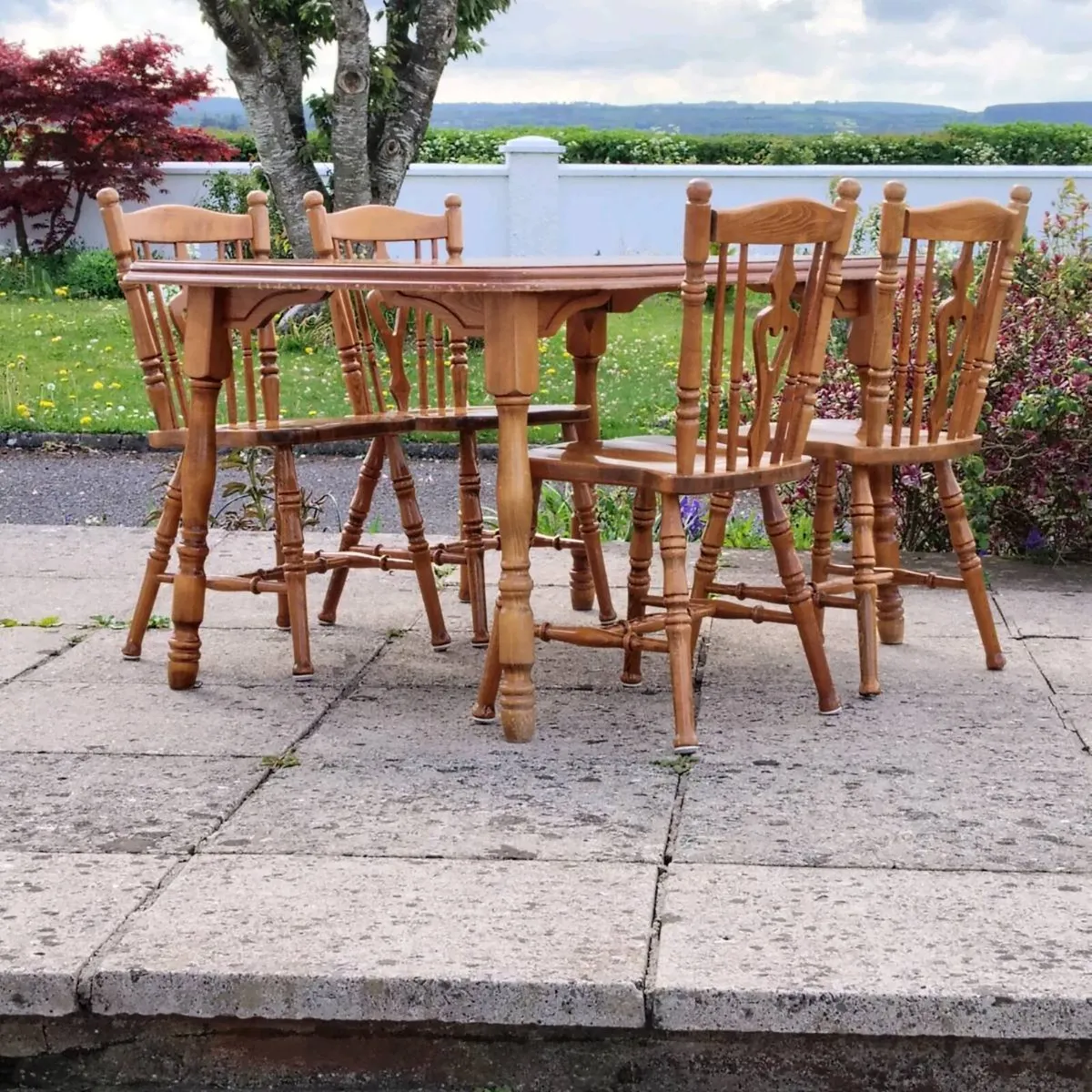 OAK TABLE AND CHAIRS - Image 4
