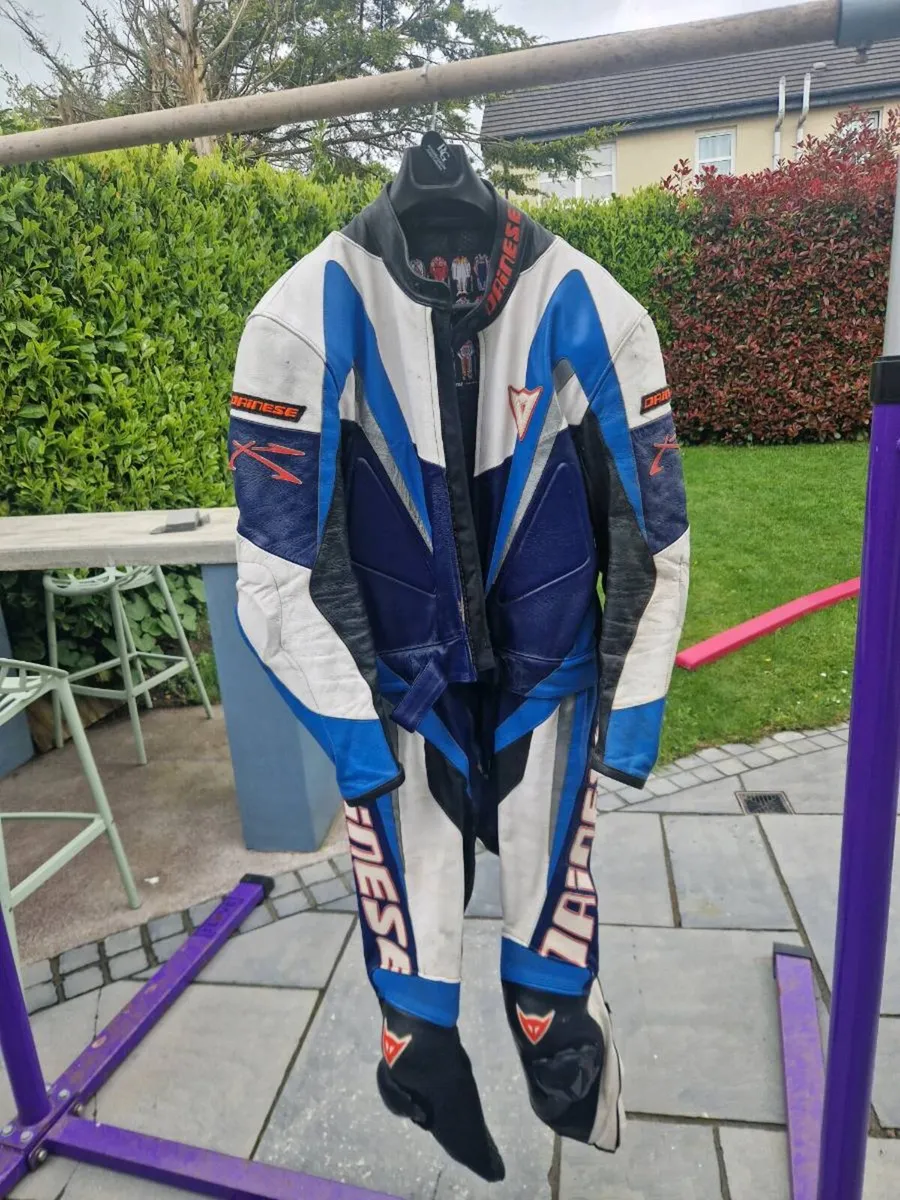 Dainese GSXR classic 2 piece leather suit - Image 2
