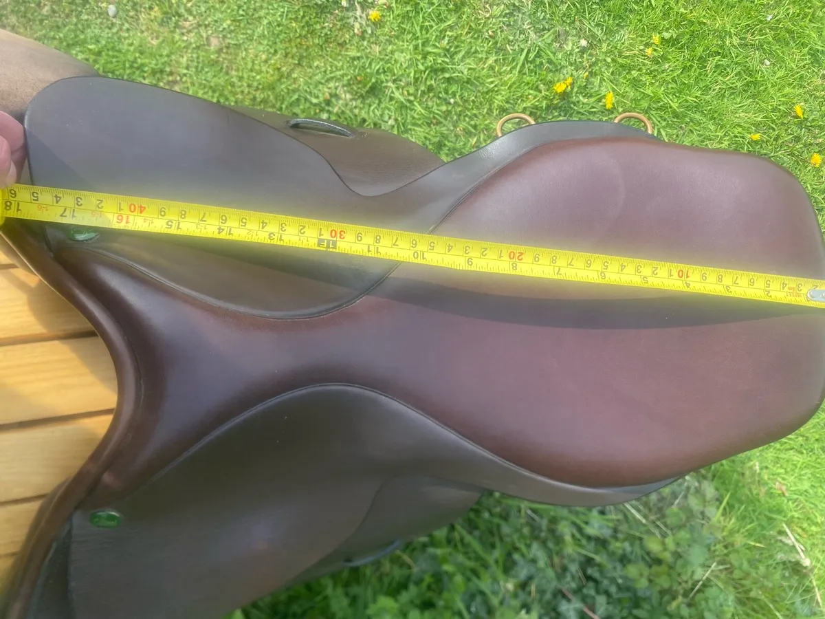 Ideal close contact jumping saddle 16.5-17” - Image 2