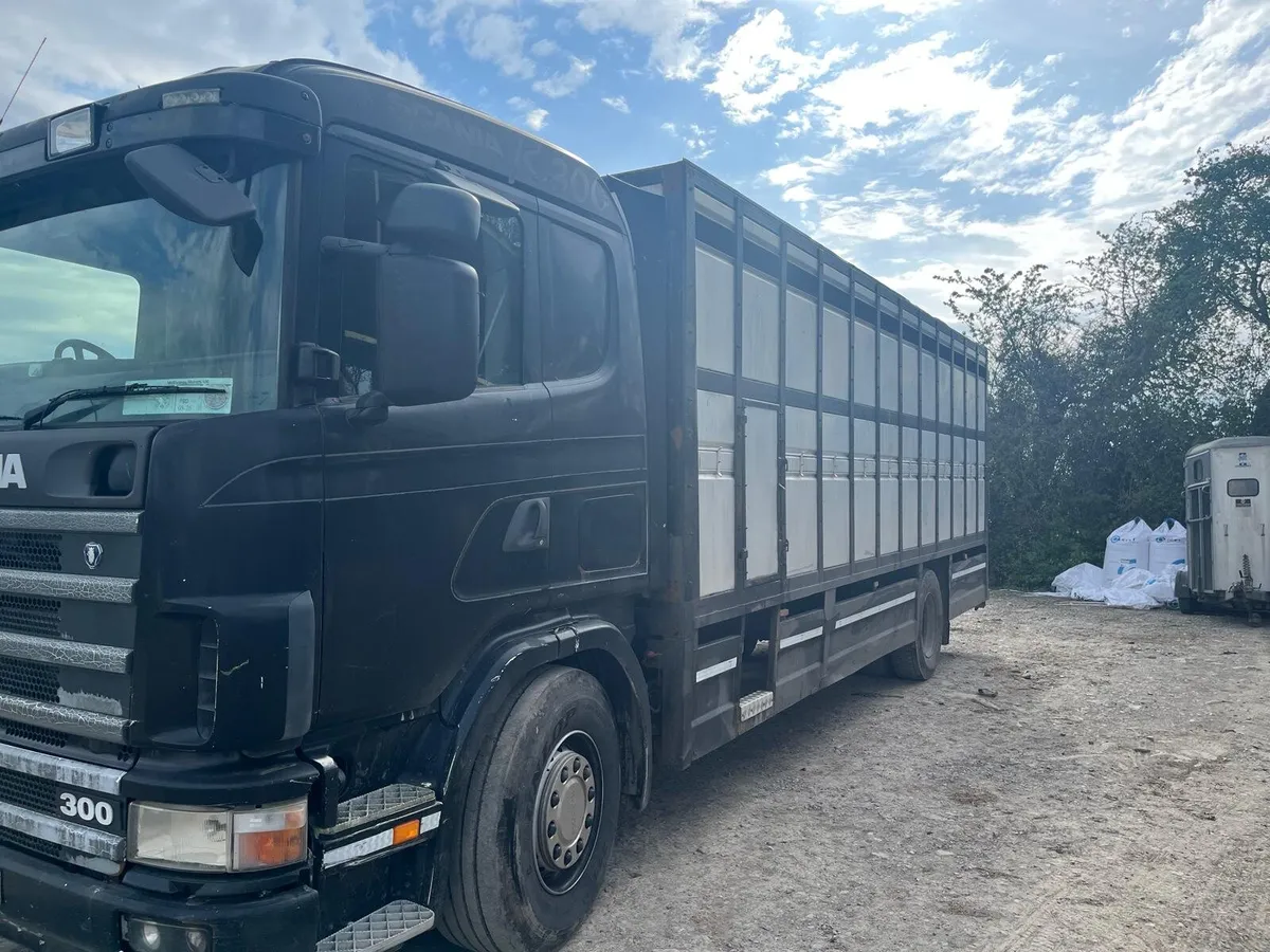 Livestock truck - Image 2