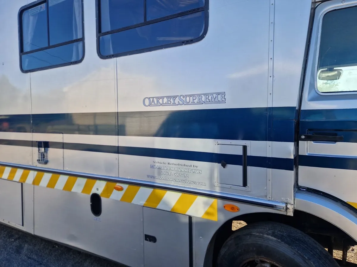 Oakley supreme 5 stall horse lorry - Image 3