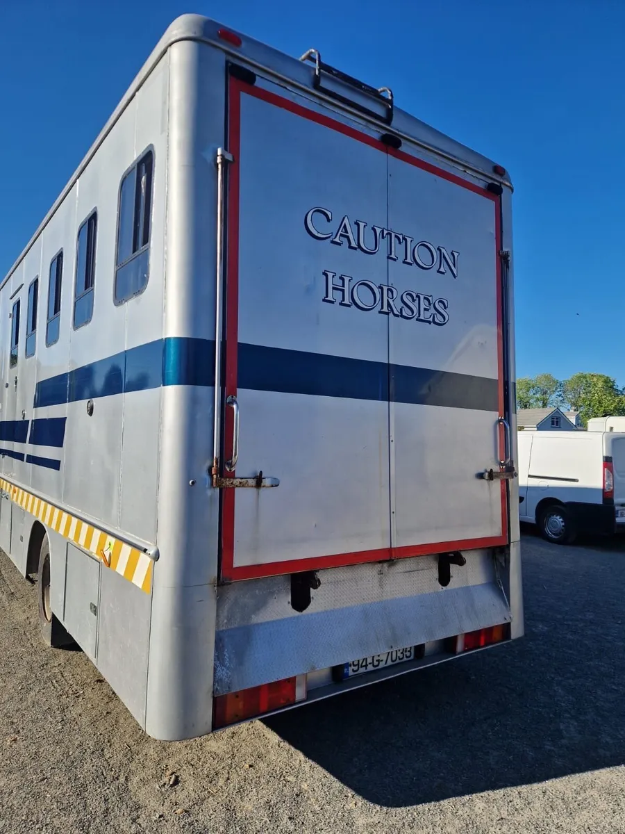 Oakley supreme 5 stall horse lorry - Image 4