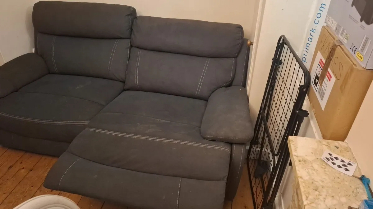 Electric recliner couch - Image 1
