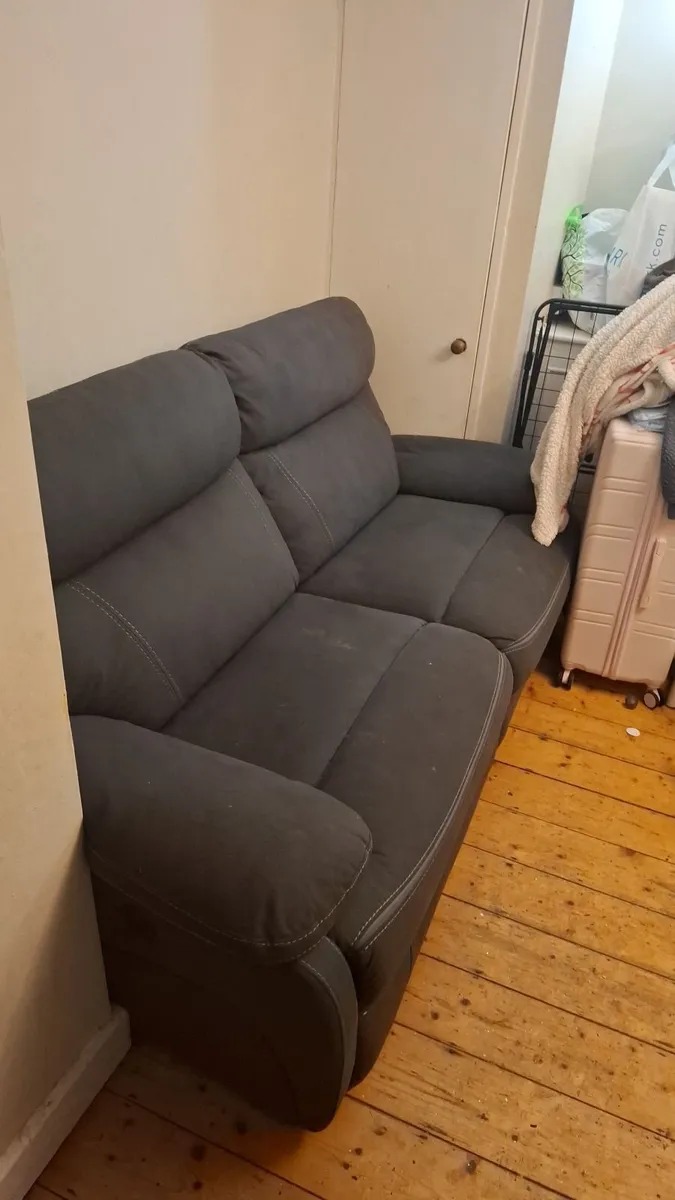 Electric recliner couch - Image 2