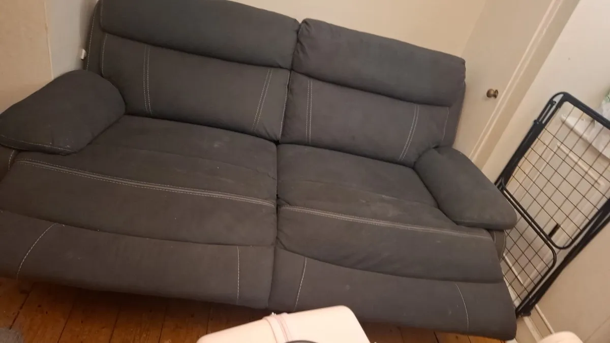 Electric recliner couch - Image 4