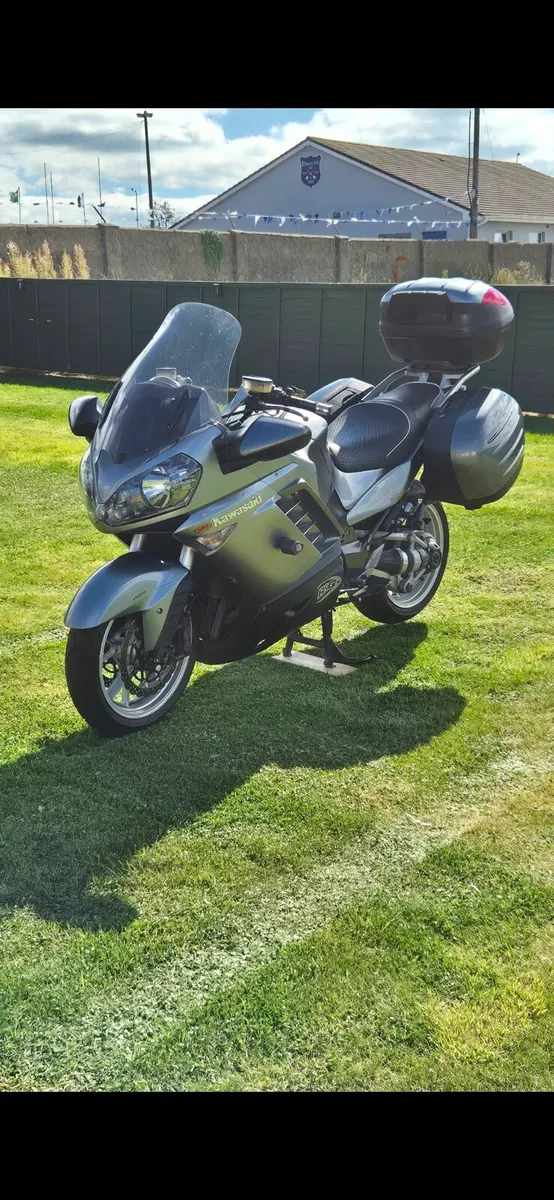 Kawasaki GTR 1400 - Image 1
