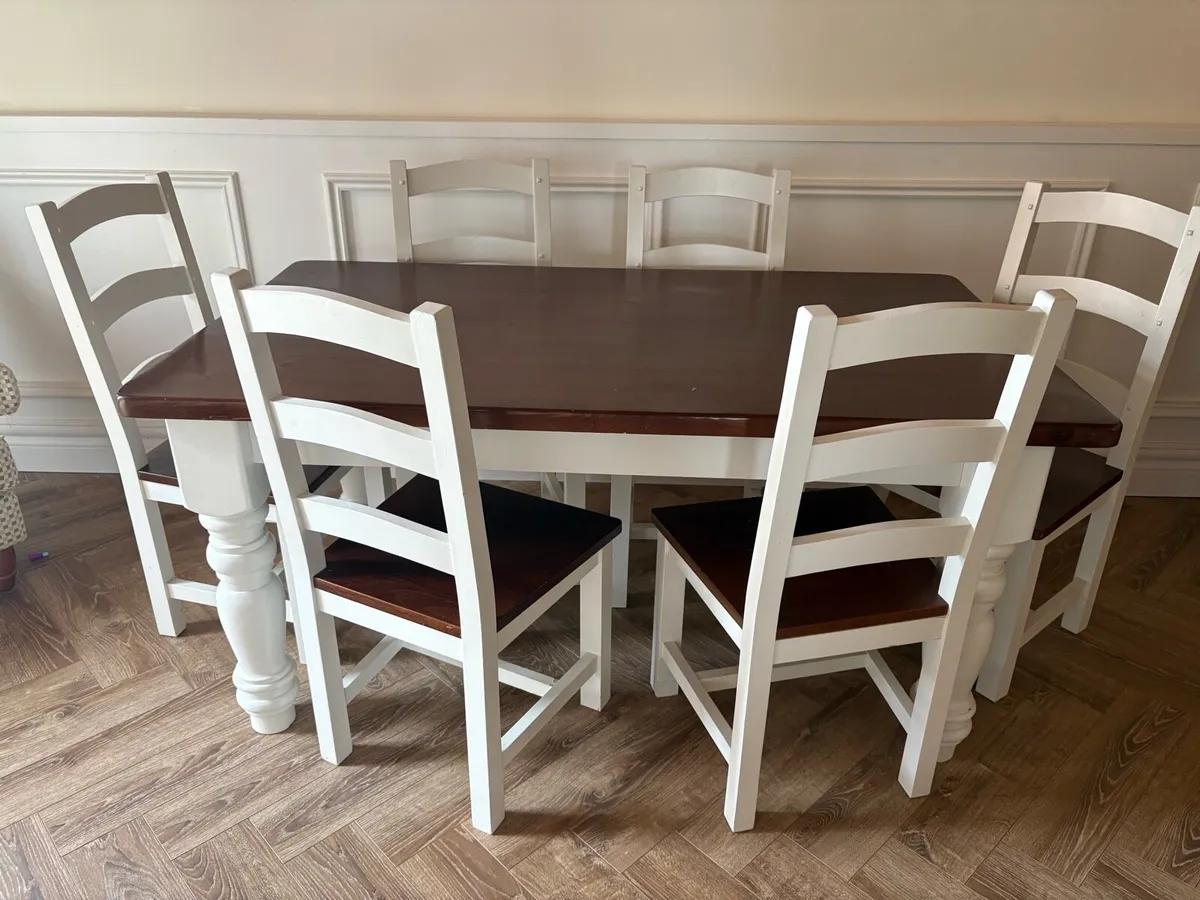 Dining room table with 6 chairs - Image 1