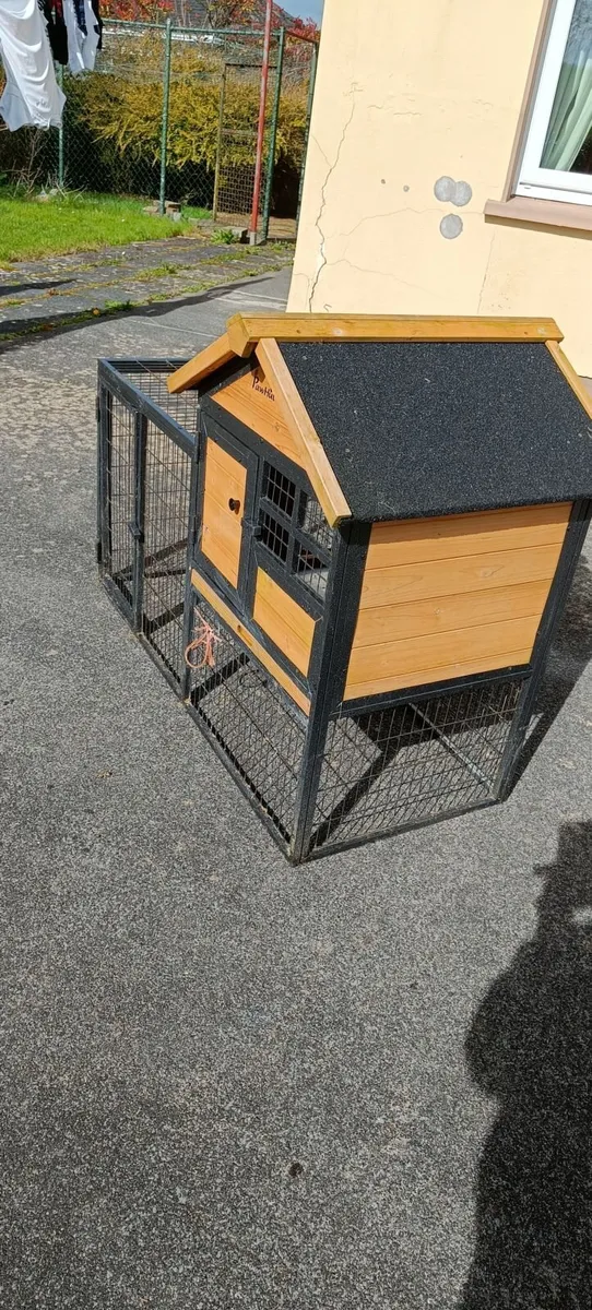 Rabbit hutch - Image 1