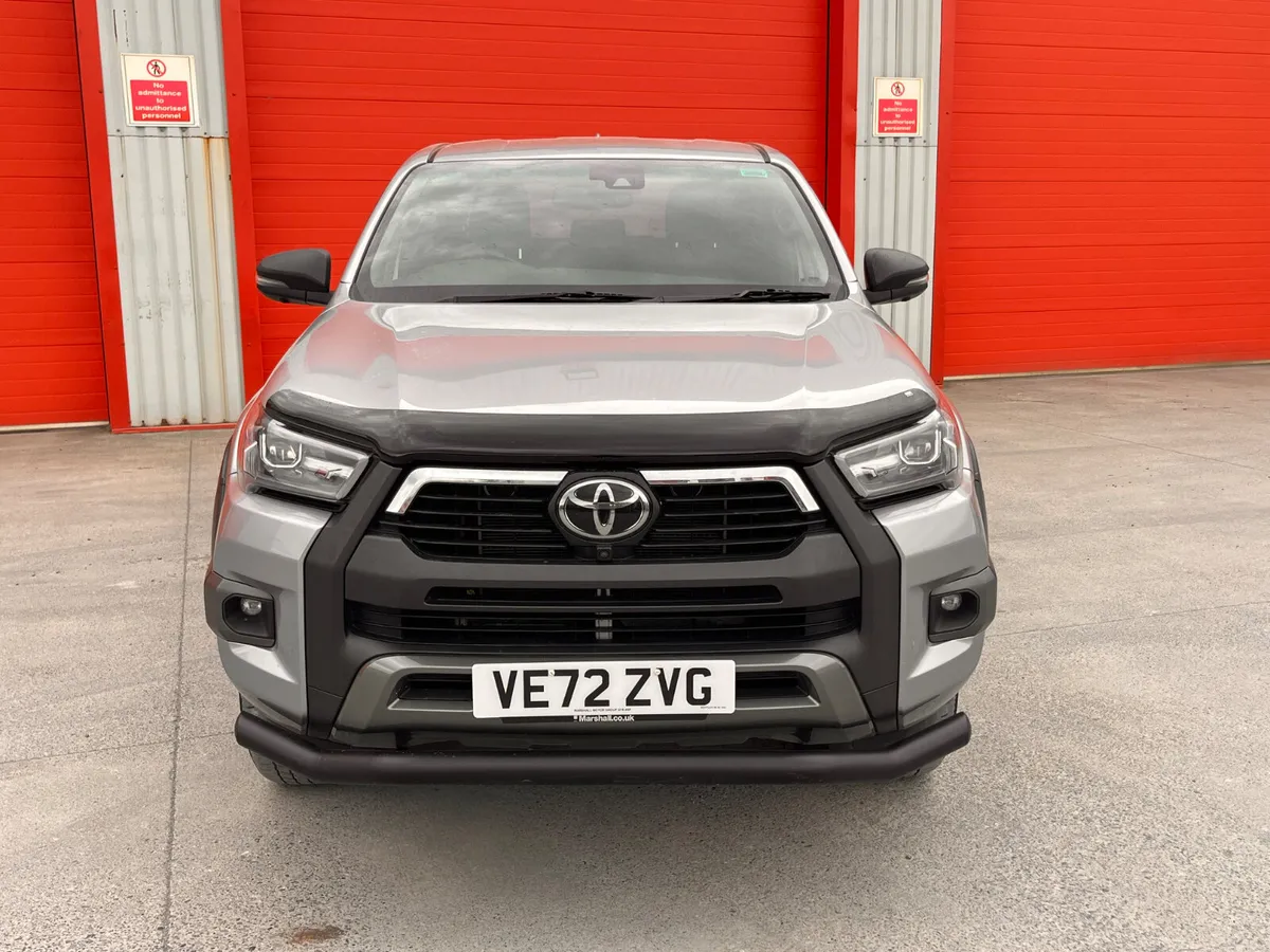 2023  Toyota Hilux 2.8 Invincible X - Image 3