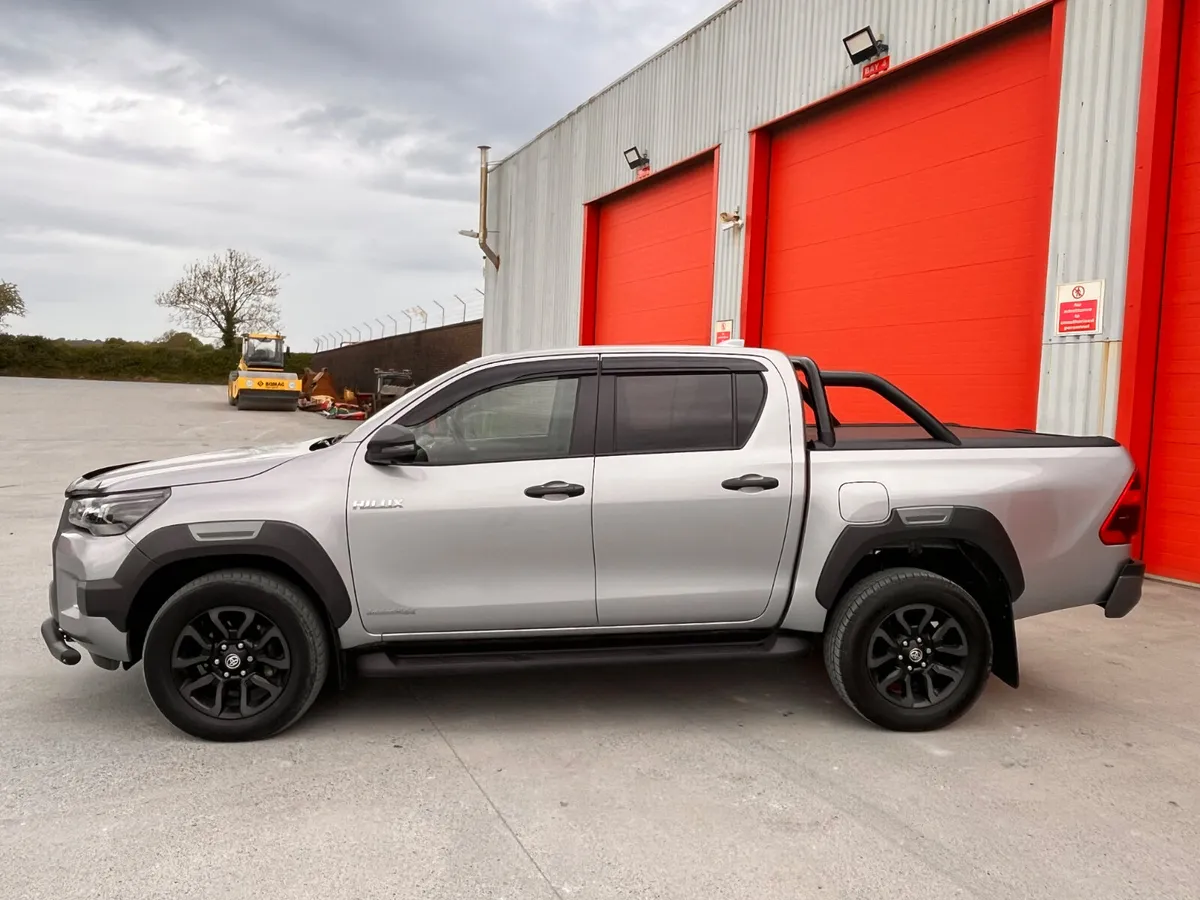 2023  Toyota Hilux 2.8 Invincible X - Image 4