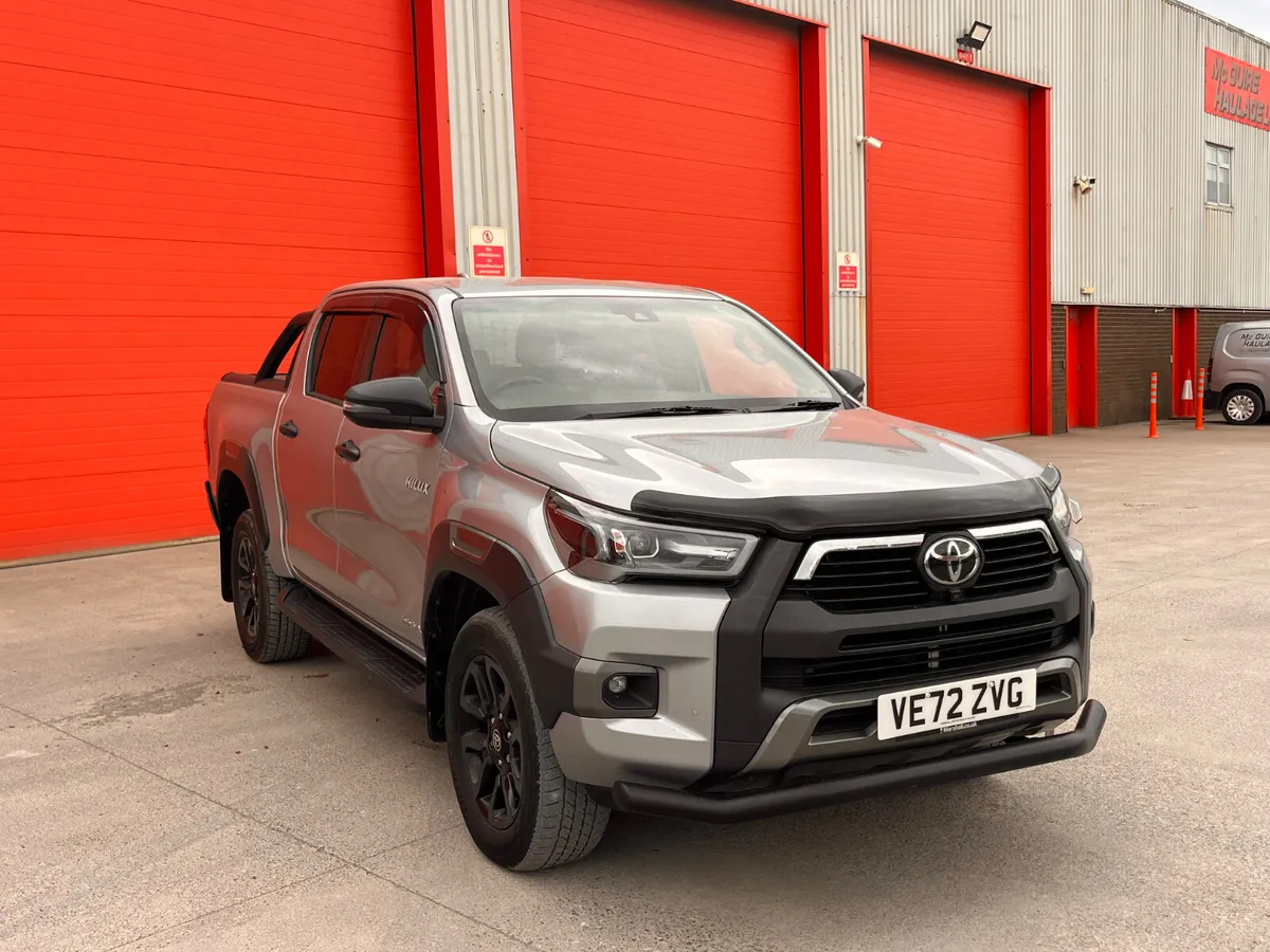 2023  Toyota Hilux 2.8 Invincible X - Image 2