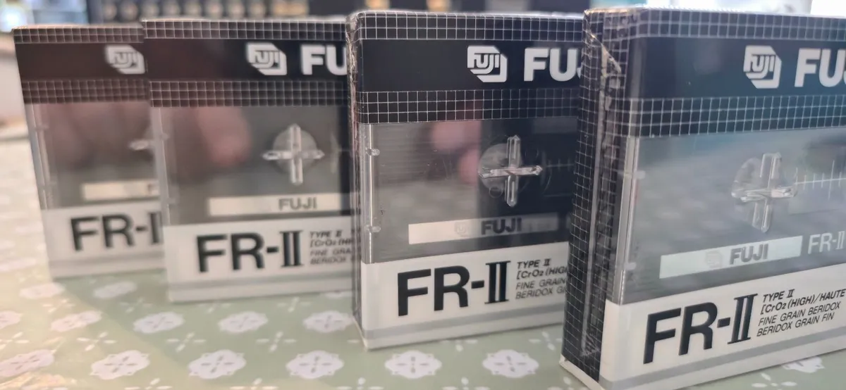 FUJI FR-II  Hi CLASS TAPE CASETTE  CHROME TYPE II - Image 2