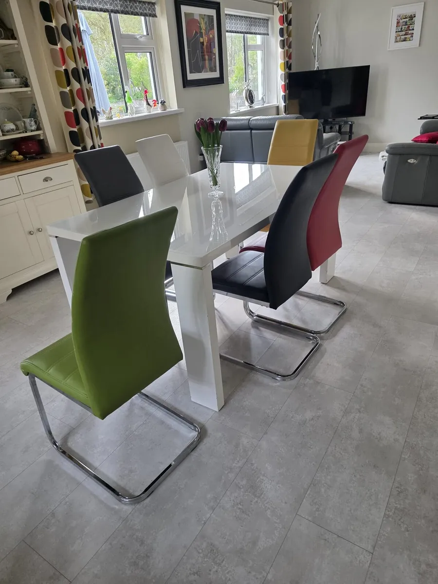 Glass top table and 6 chairs - Image 2