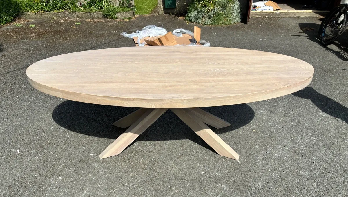 Falun oval dining table - Image 1