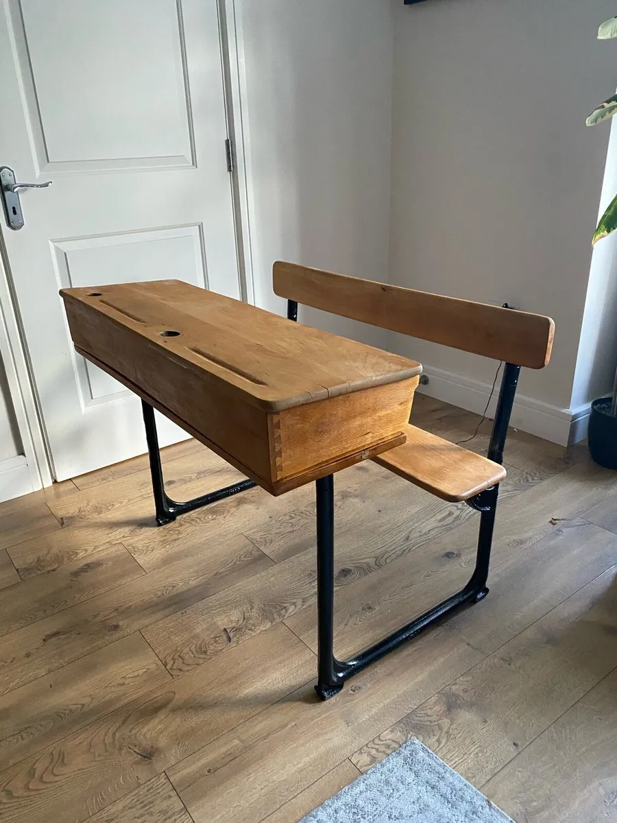 Old desk - Image 1