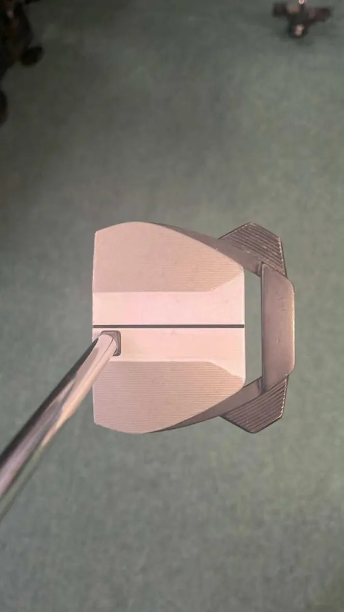 Taylormade Spider GTx Centre Shaft 34' €195 - Image 2