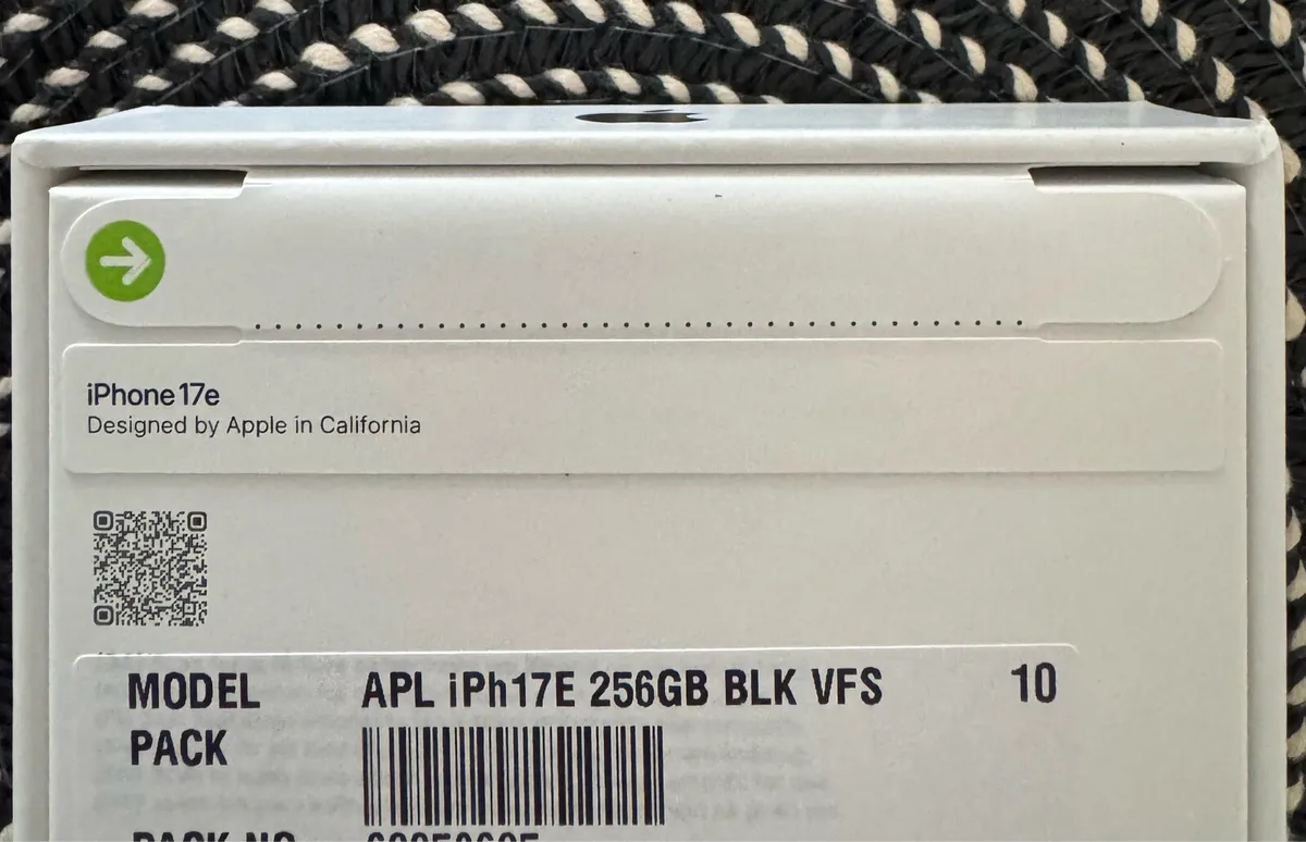 iPhone 17e 256GB Black- NEW - Image 2