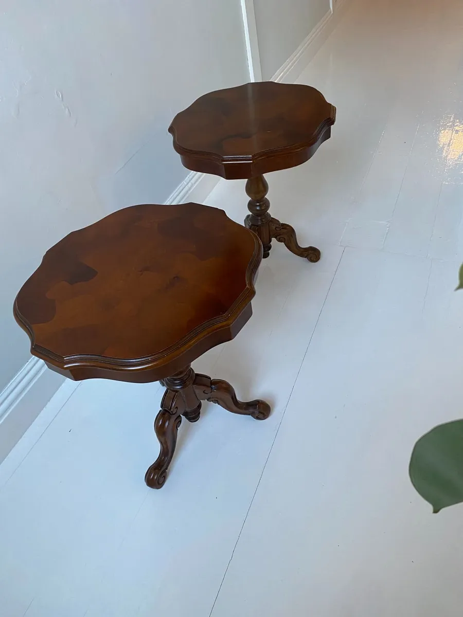 A pair of reproduction semi solid side tables - Image 2