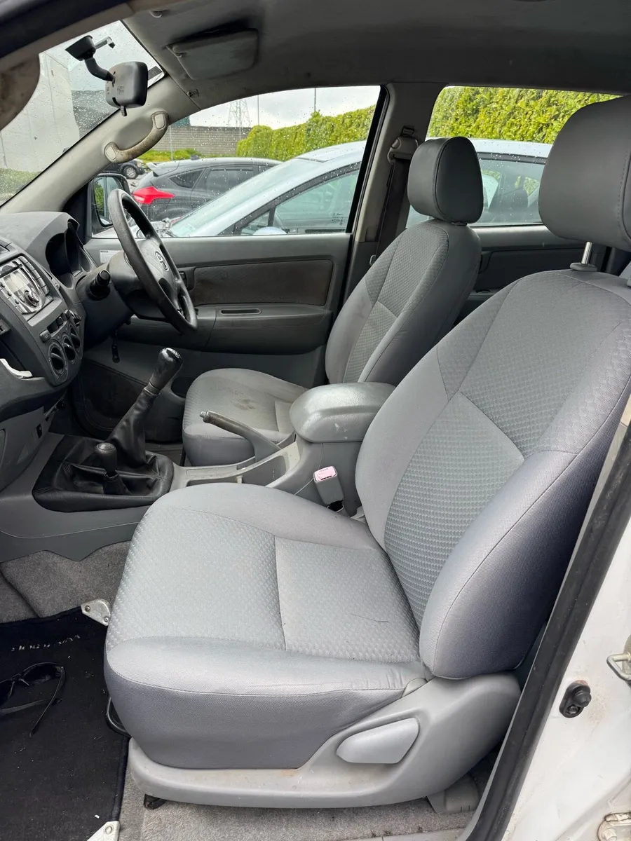 Toyota Hilux 2011 - Image 3