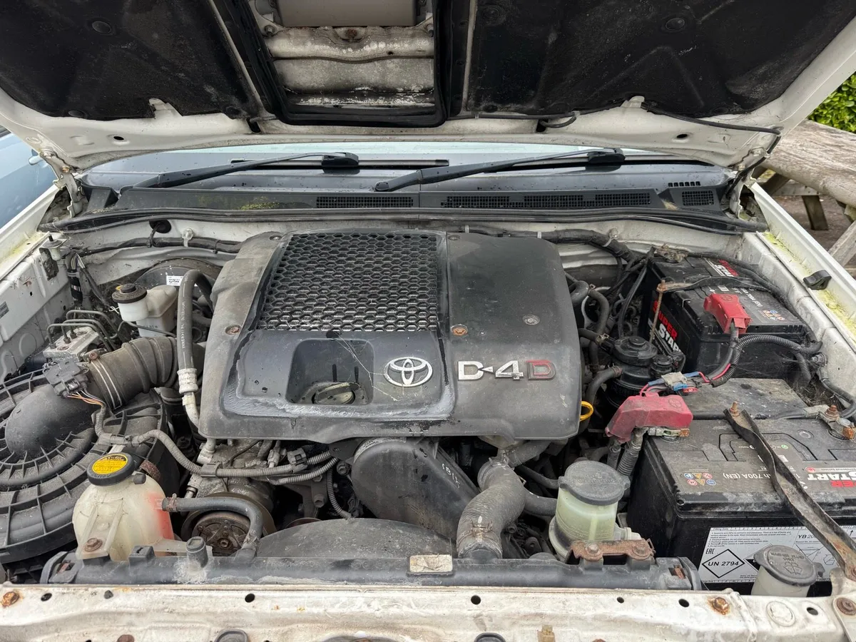 Toyota Hilux 2011 - Image 4