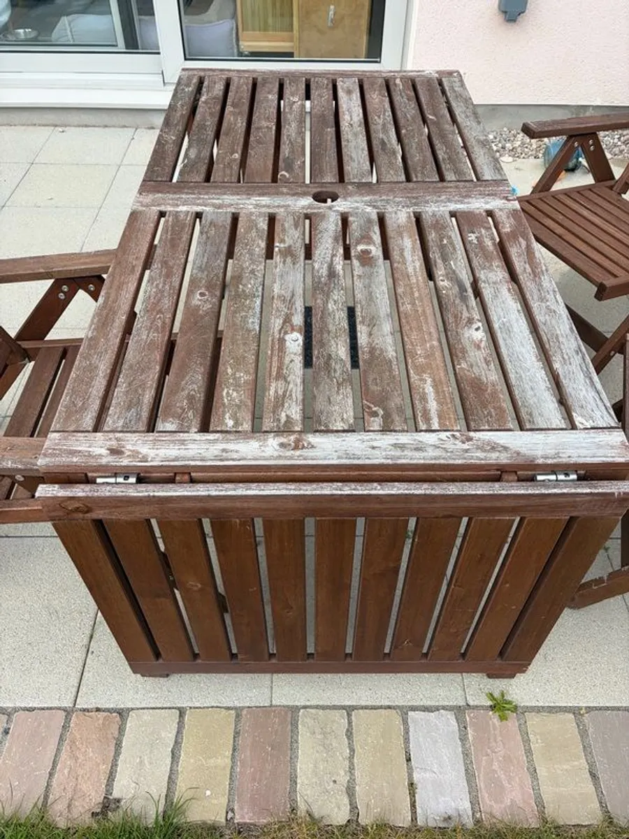 Patio table and three chairs - Image 3