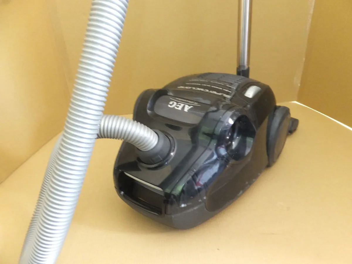 ELECTROLUX vacuum cleaner - Image 1