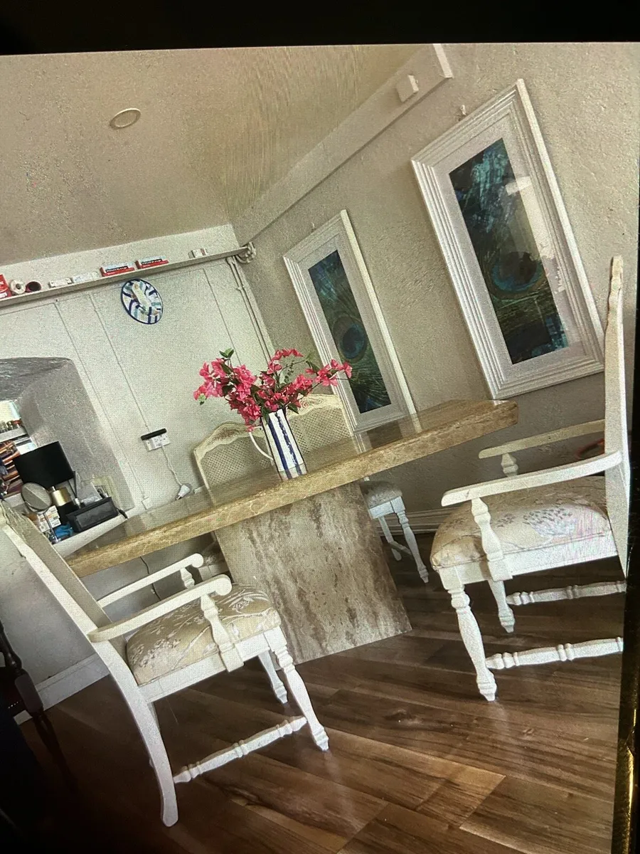 Lovely kitchen table and chairs - Image 4