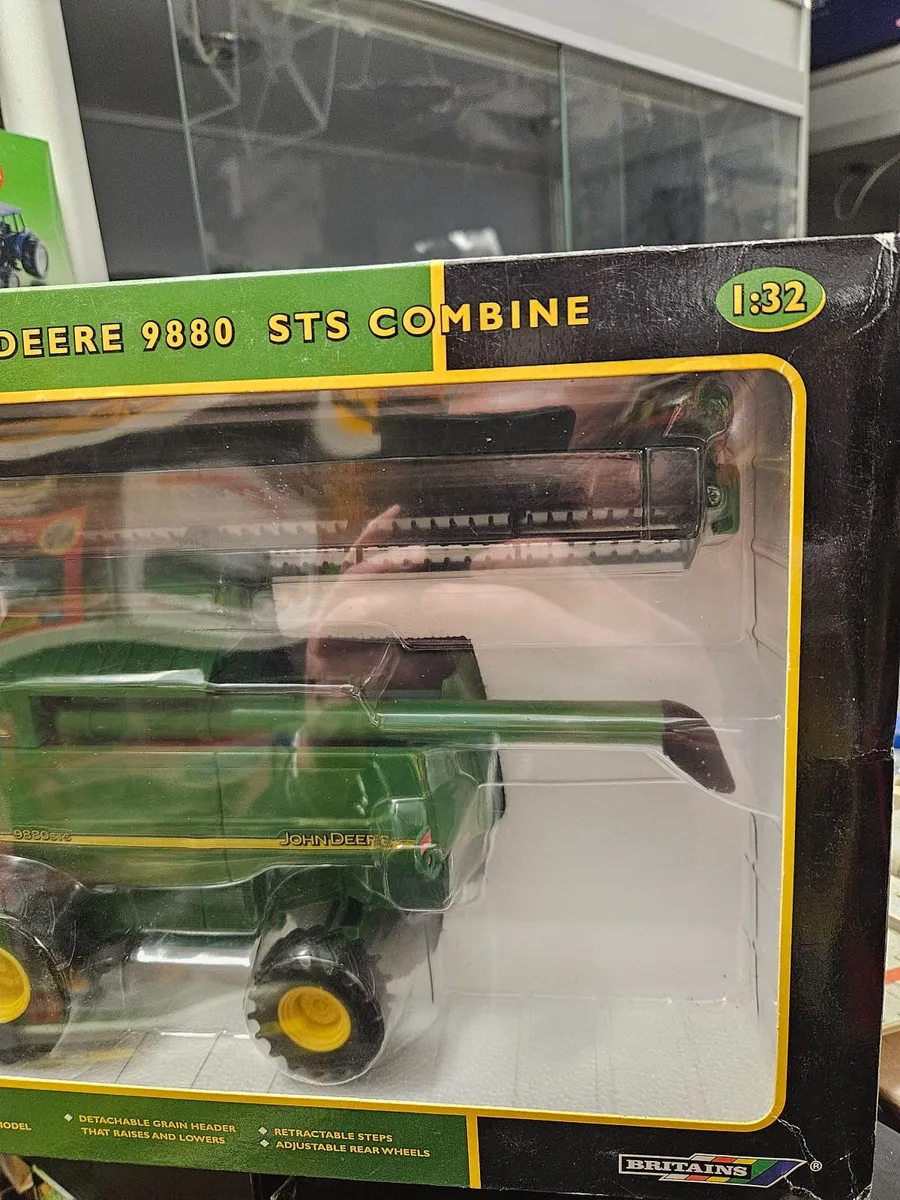 Britain's John Deere Combine Harvester - Image 2