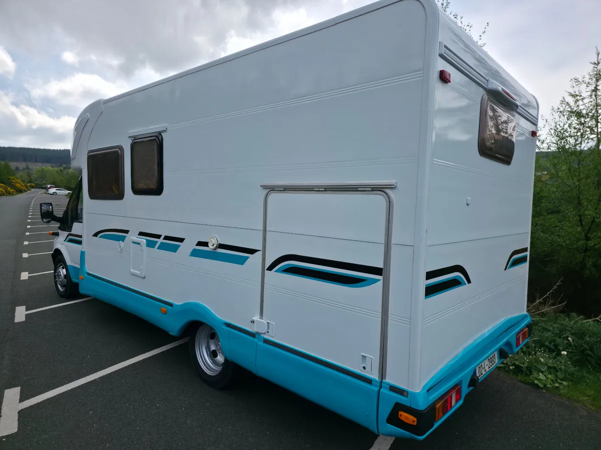 2002 CI INTERNATIONAL REAR DOUBLE BED LOW KMS - Image 4