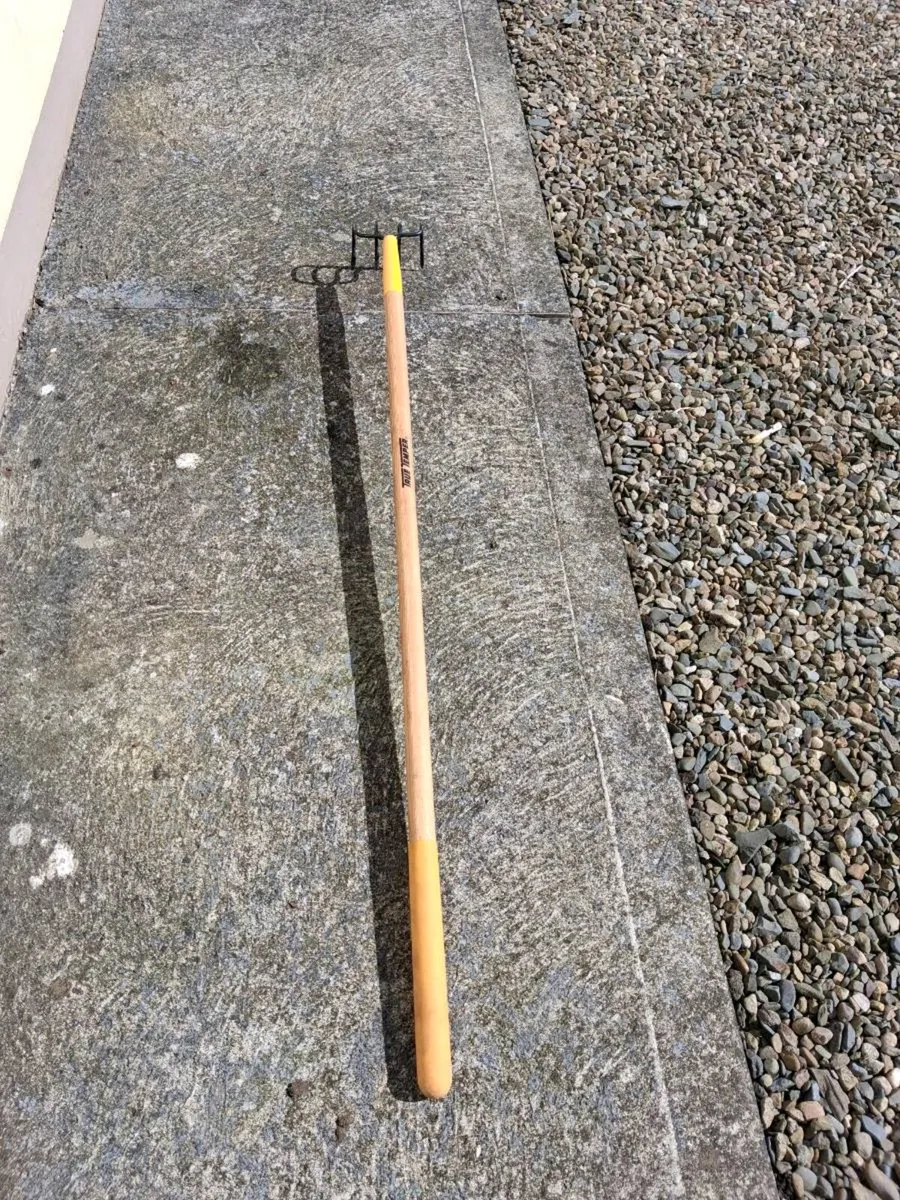 True temper pronged rake - Image 3