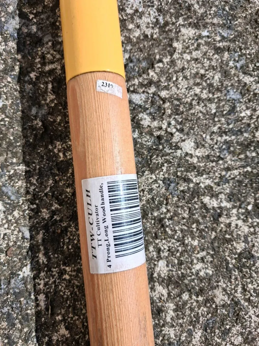 True temper pronged rake - Image 2