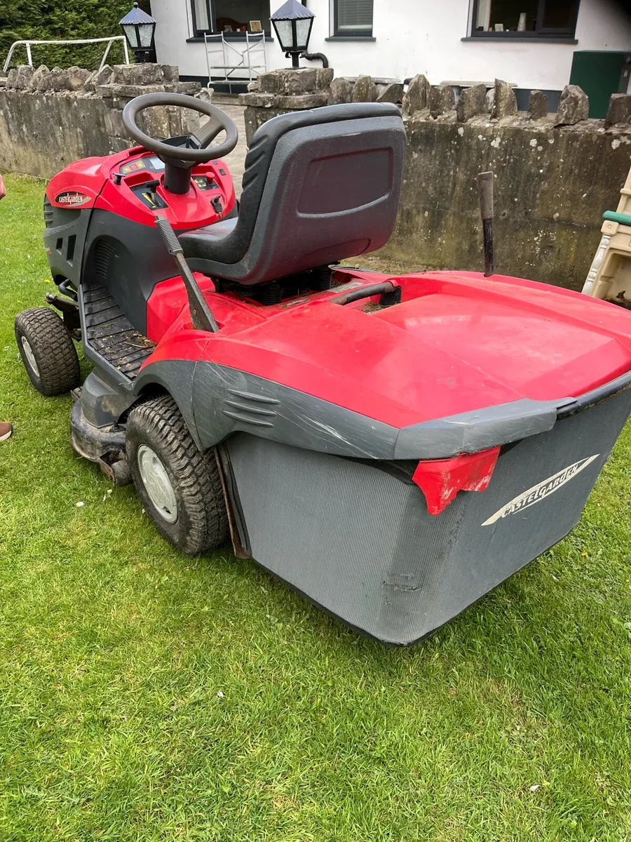 Tractor lawnmower - Image 1