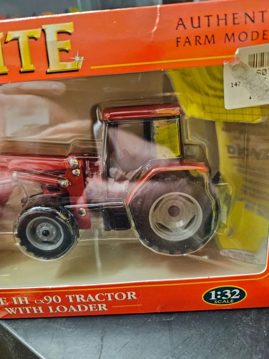 Britain's Case Tractor with Loading Shovel - Image 2