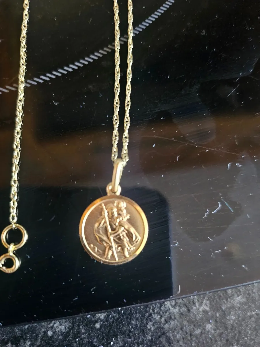 Gold chain - Image 1